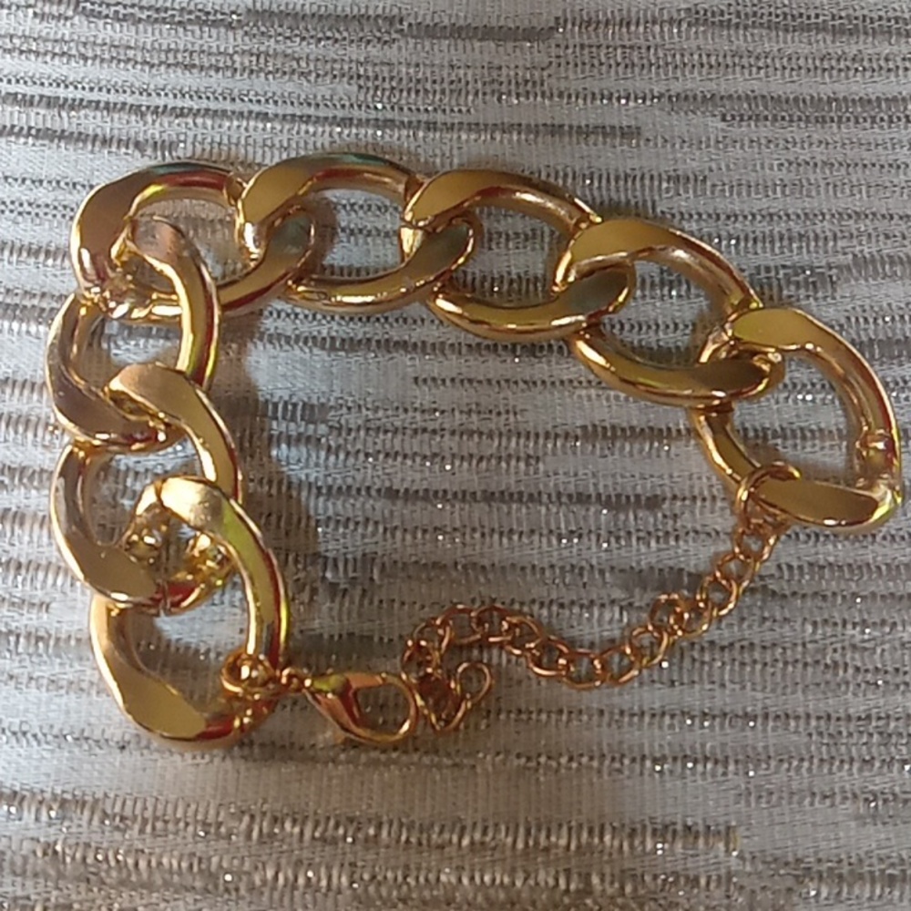 Gold chain link braclet